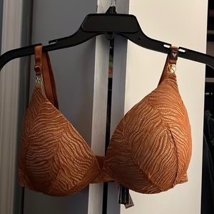 Victoria’s Secret Very Sexy uplift plunge